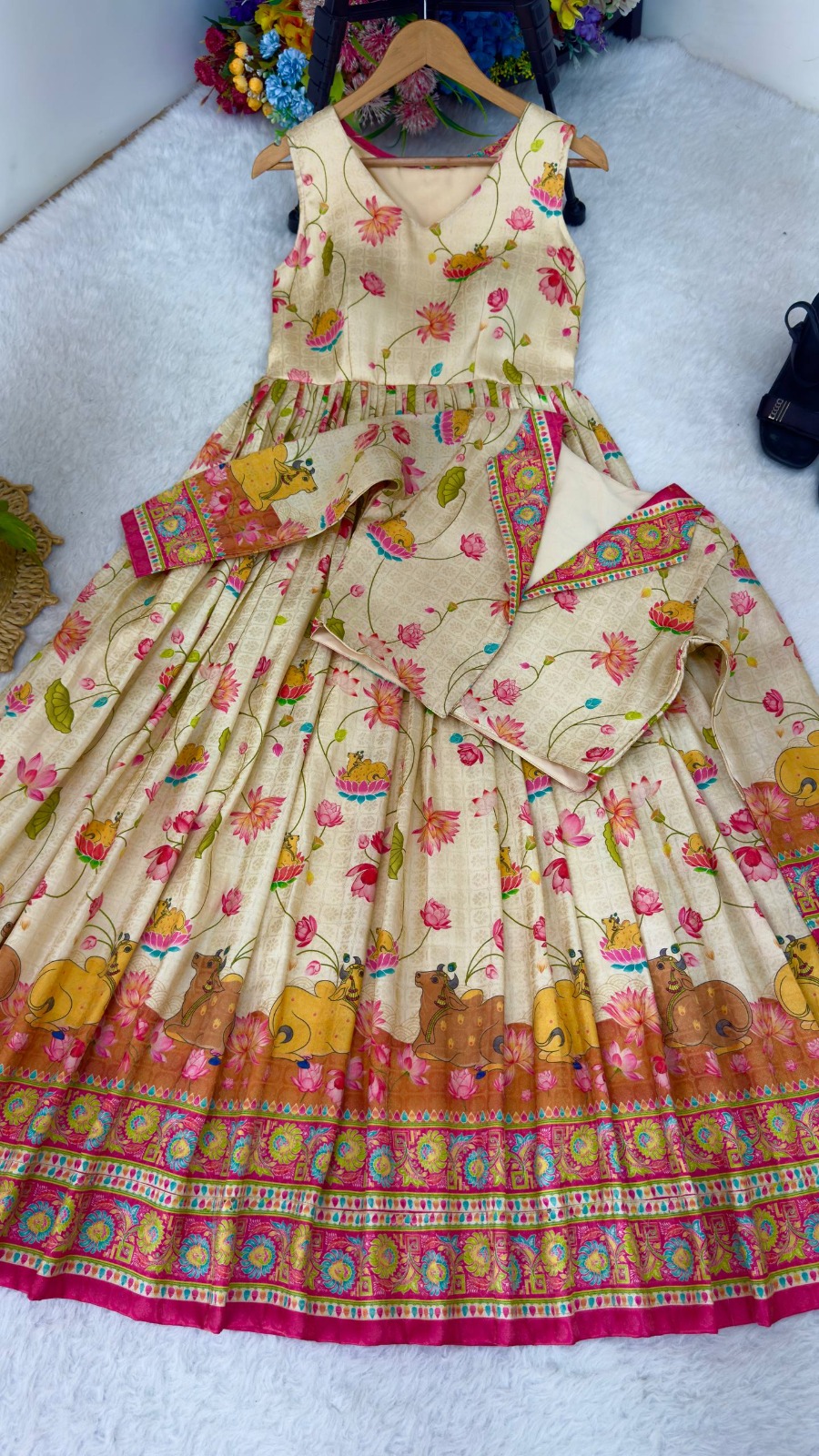 Viscos Soft Silk Gown with coat 🧥(GC01)