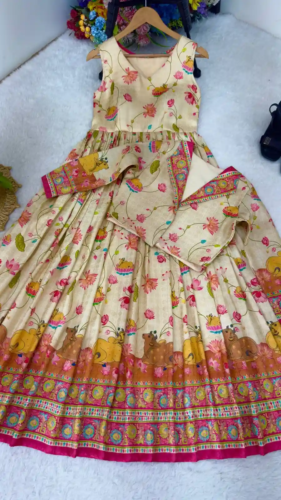 Viscos Soft Silk Gown with coat 🧥(GC01)