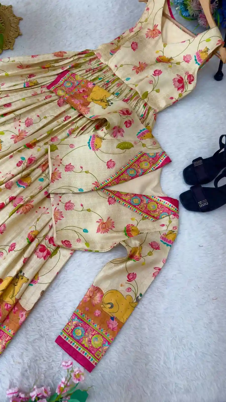 Viscos Soft Silk Gown with coat 🧥(GC01)